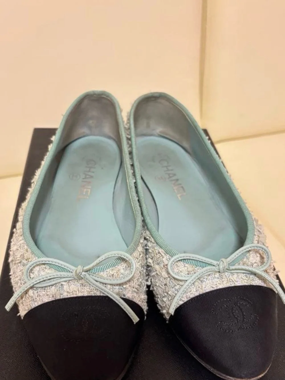 CHANEL elegant tweed